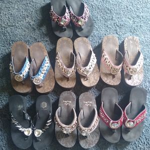 7 pairs of flip flops